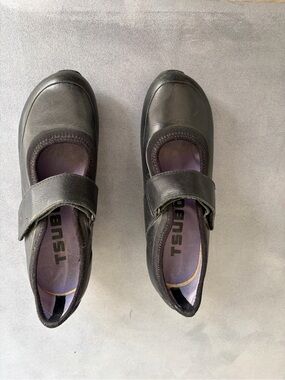 Tsubo Black Mary Jane Shoes with Purple Insoles